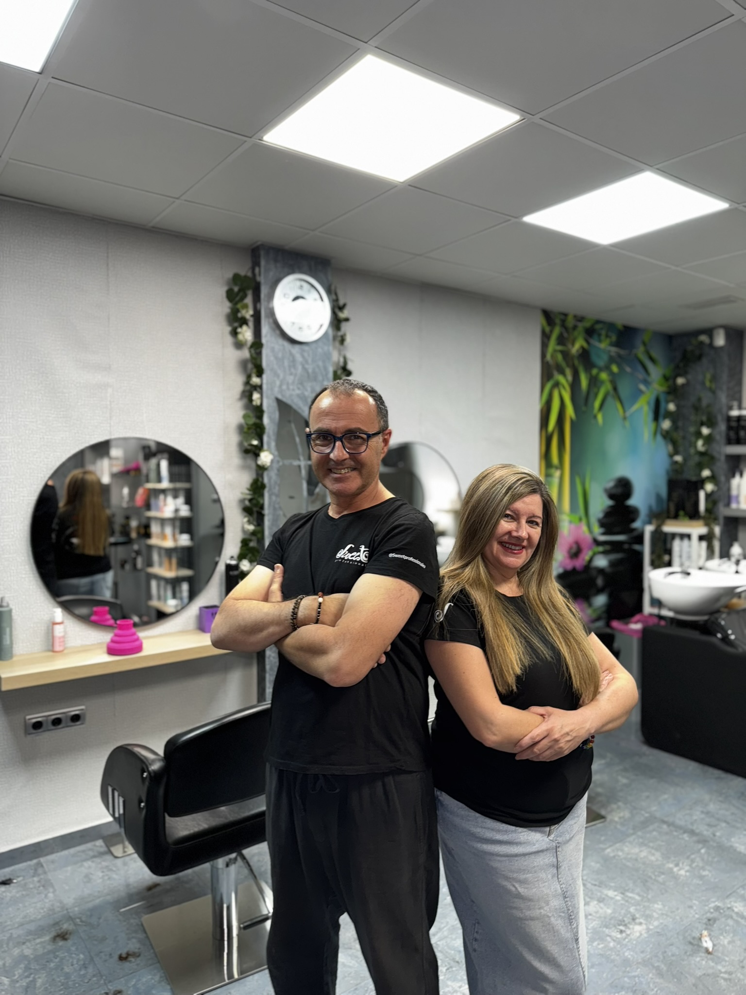 María José y Francis en Cismada Peluqueros