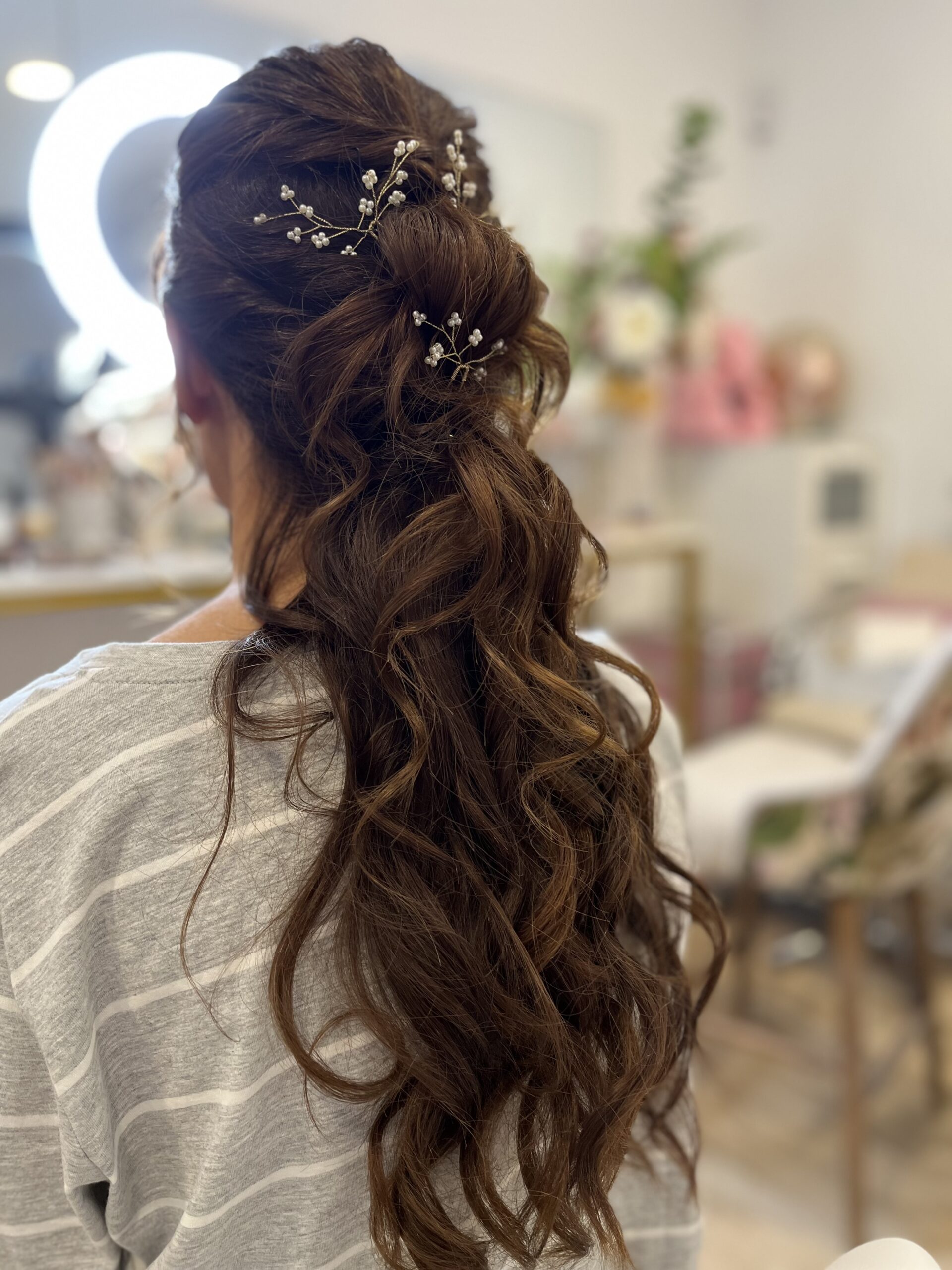 Semirrecogido con ondas y perlas